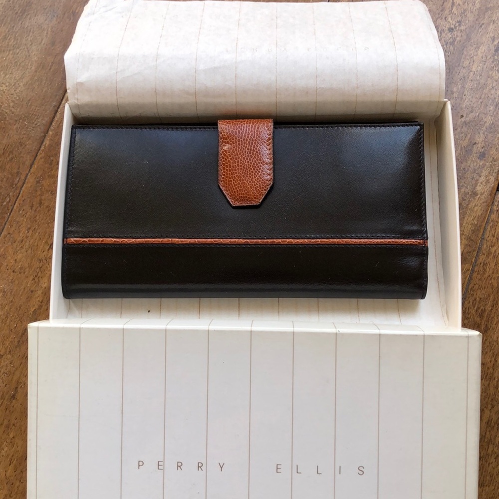 Perry Ellis wallet NWOT, black leather with natural color tan and piping